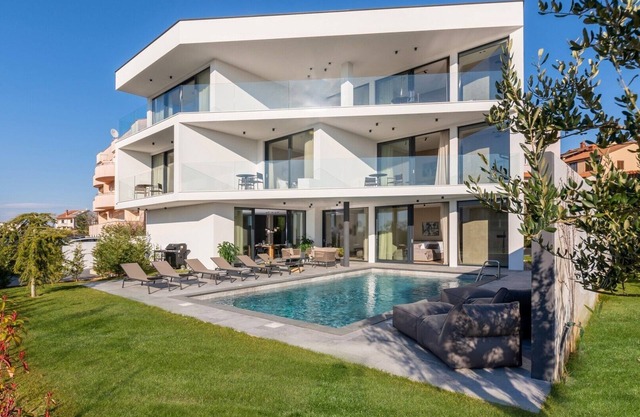 Luxury Villa Aruna with pool