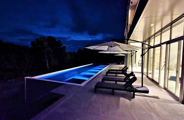 Luxury villa designed by architect Shin Takamatsu /Nishimuro-gun Wakayama