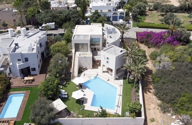 Luxury villa in the heart of Caesarea - 5 minutes water
