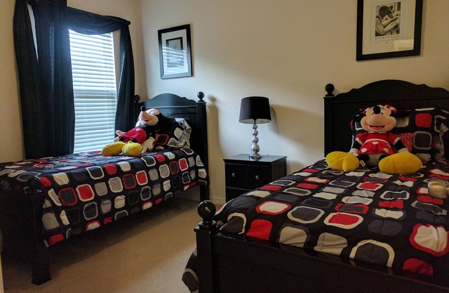 Luxury Villa Near Orlando's Attractions - Tranquil & Modern