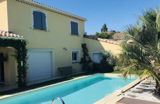 Luxury villa of 150 m2 with swimming pool. Unless 10 minutes of Toulouse.