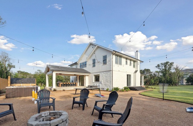 Luxury Villa with Huge Kitchen/Hot Tub/Barrel Sauna