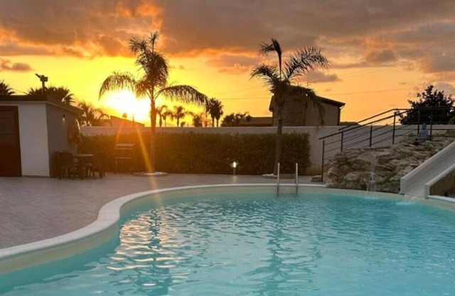 Luxury villa with pool and jacuzzi near the sea