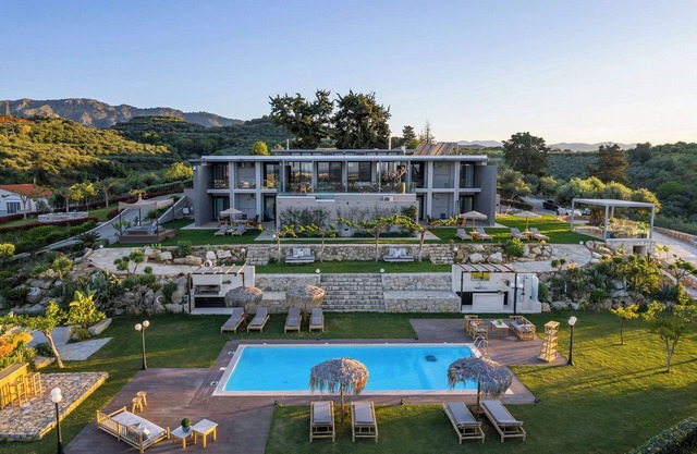 Luxury Villa with Private Heated Pool, Hot Tub & Sauna