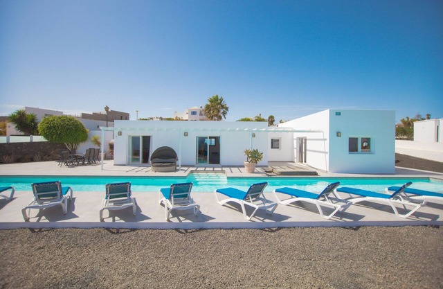 Luxury Villa with Private 25m Heated Pool & Jacuzzi