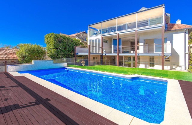 Luxury Villas Balmoral Bluewater (Walk to Beach)