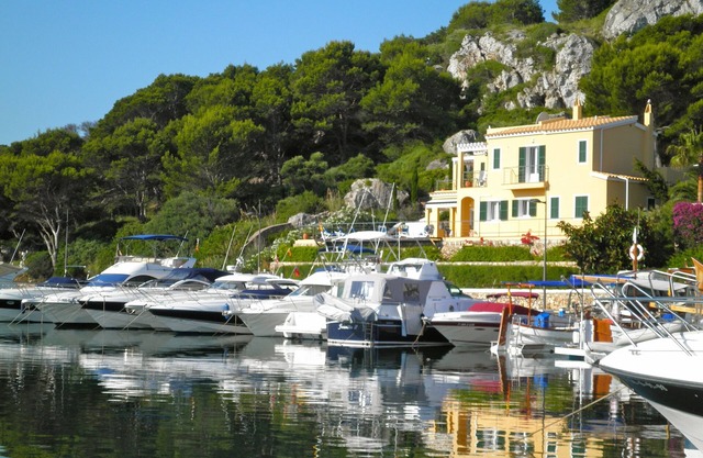 Luxury water front villa. 4 beds, private pool, wifi, magnificent location. AC.