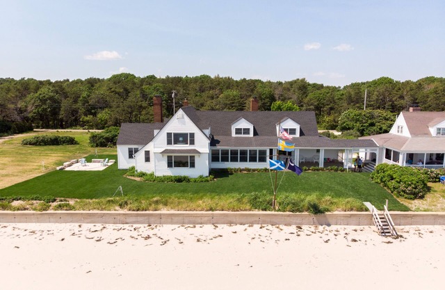 Luxury Waterfront, 5 Bedroom, 3.5 Bathroom Private Beachfront Paradise Sleeps 10