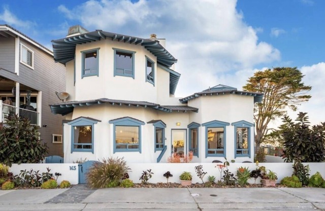 Luxury waterfront! The Pagoda Beach House