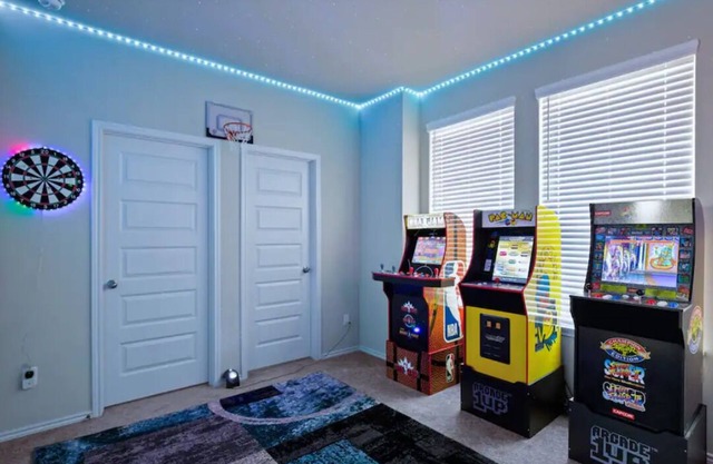 LuxuryLivingMinutesToKalahari/DellDiamond GameRoom