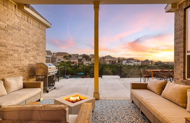 LuxuryRetreat/20min SA Airport, Downtown/HeatedPool&SPA/12+ guest/Arcade/BBQ