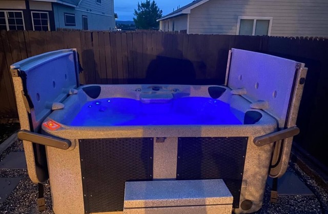 Lxry 4 BR, Pool/Hot Tub, Huge Backyard, near Seaworld/Six Flags (Tal.)