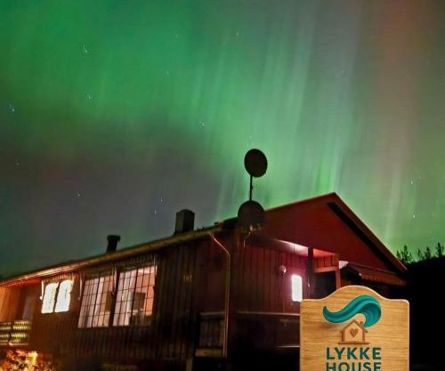 Lykke House Hot Tub, Grill Hut Northern Lights