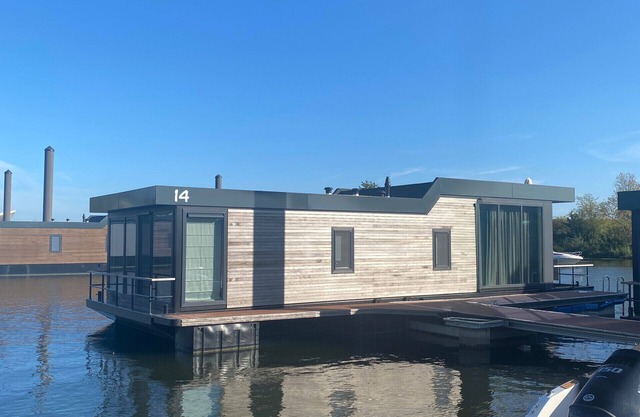 Maasterp - Woonboot 14