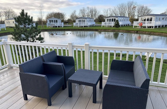 Mablethorpe Lakeside Caravan with Decking & Wi-Fi!