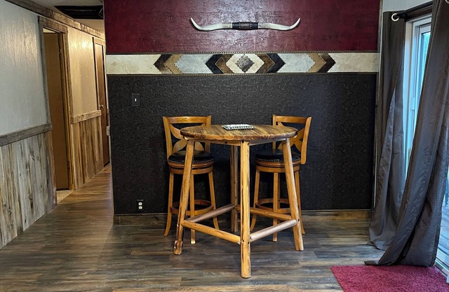 Mackay Bunkhouse - Beautiful home with large deck right on the Big Lost River