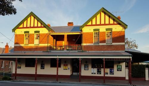 Maclean Hotel
