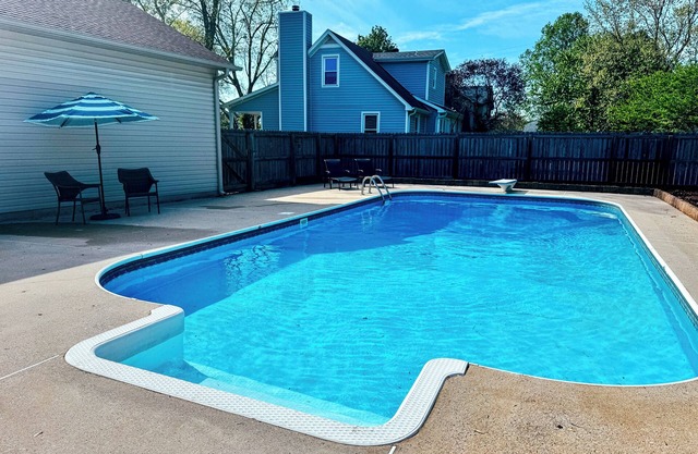 Madison Poolside Parlour