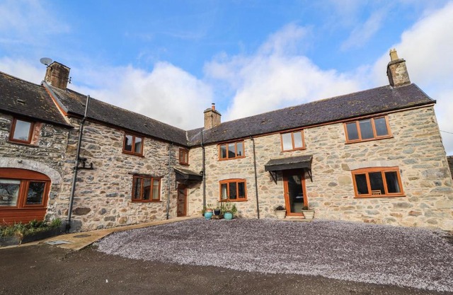 Maestyddyn Farm House