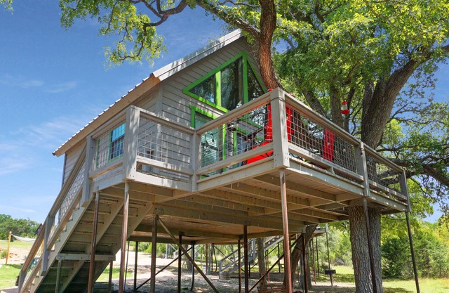 Magazine-Featured Pet-Friendly Treehouse w/Cozy King Bed & Fire Pit