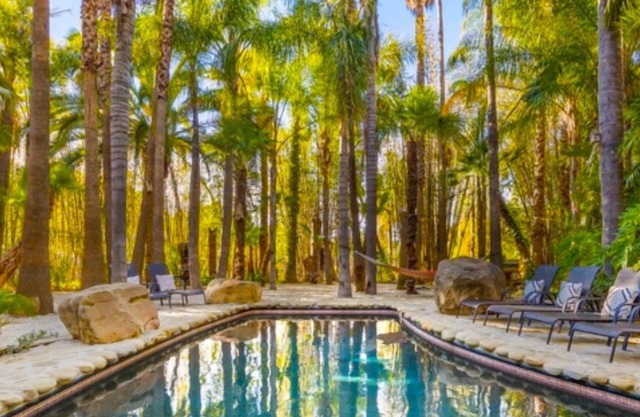 Magical Jungle with Pool, Spa 2 Outdoor Fireplaces ,Yoga studio, 4 acres