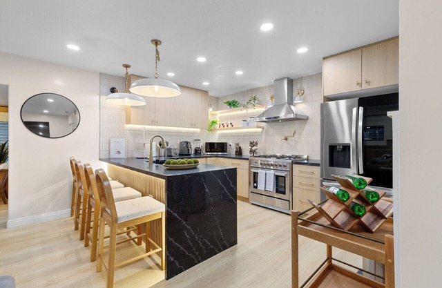 Magical Villa - 10 BEDS near Disneyland and SoCal Gems