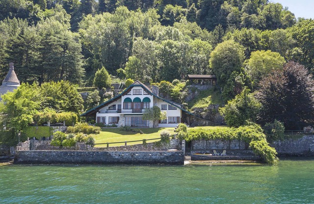 Magical villa perched on the water's edge! Villa Cinderella 5 BEDROOMS 10 PAX