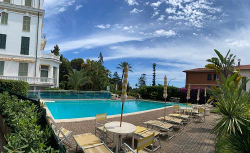 Magico Relax Bordighera-Open space con piscina e vista mare