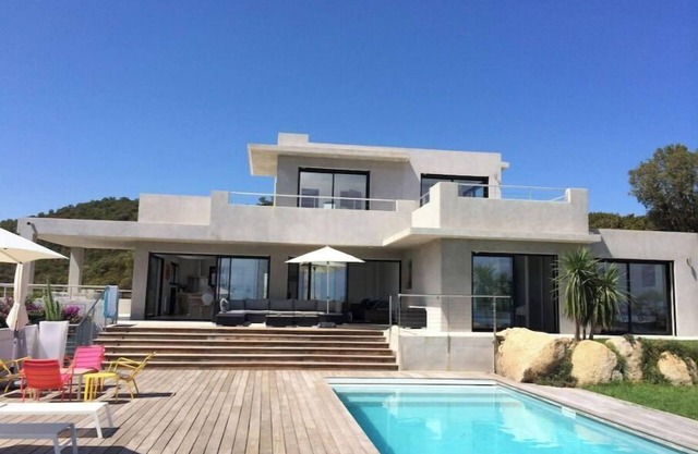 MAGNIFICENT 330 M2 VILLA - HEATED POOL - SEA AND MOUNTAIN VIEWS