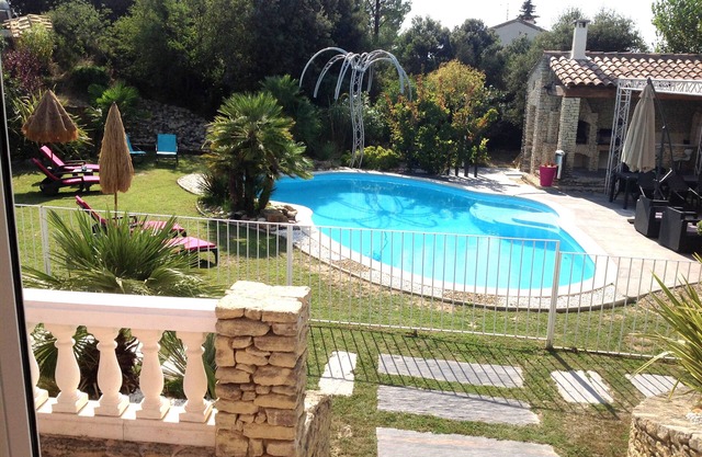 Magnificent charming villa with private pool in Sorgues 10 minutes from Avignon