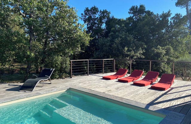 Magnificent villa with swimming pool surrounded by nature/5 stars official