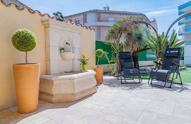 Magnificent ground floor villa 60 meters from the beach