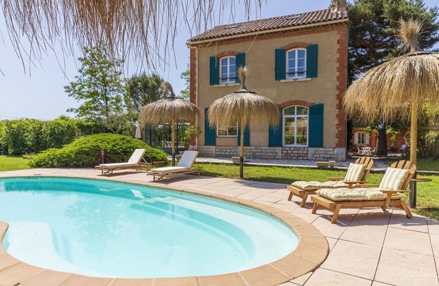 Magnificent Mas provençal with swimming pool, pétanque, pizza oven, volleyball