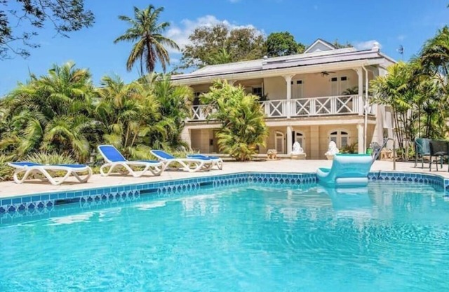 Magnificent Plantation house overlooking the sea