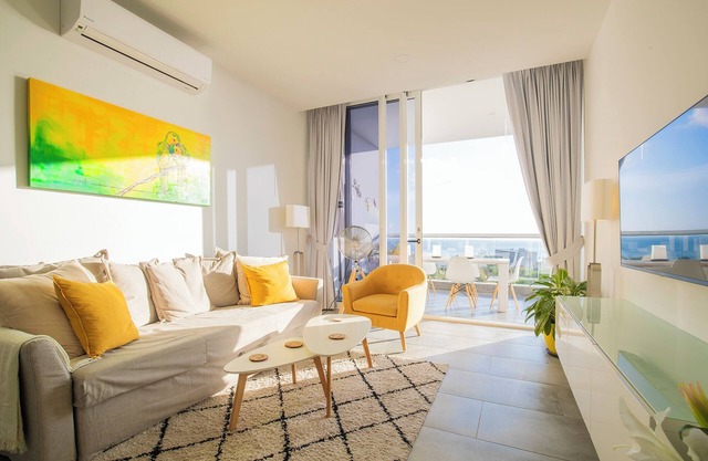MAGNIFICENT VIEW, Airco, Fully Equipped, Pool, Gym and Security Gates