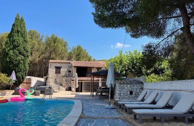 MAGNIFICENT VILLA WITH POOL BETWEEN SEA AND CAMPAIGN