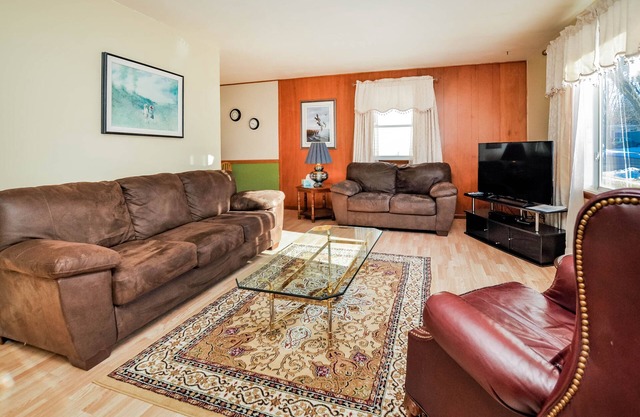 Magnolia House-4 Bdrm, 2 Bath - 2 Miles from Mayo Clinic/St. Mary's