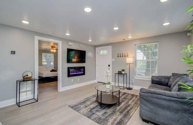 Magnolia Park Urban Retreat - 2-BD/1-BA with Yard