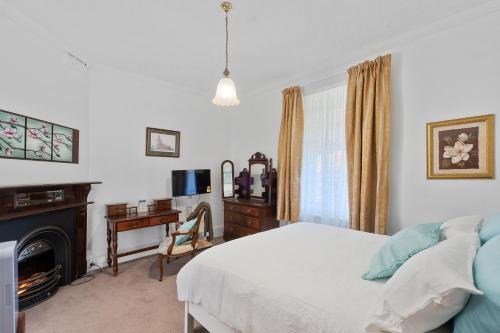 Magnolia Room, Franklin Lodge Huon Valley