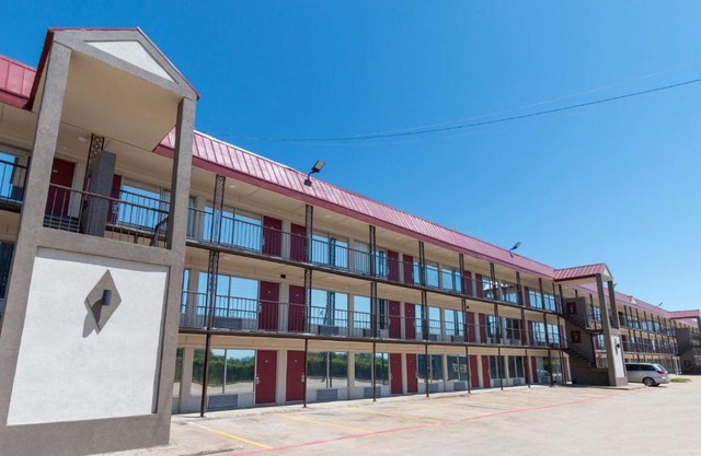 Magnuson Extended Stay and Suites Airport Hotel