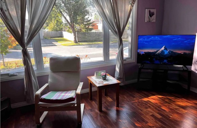 main level in prestigious area nn