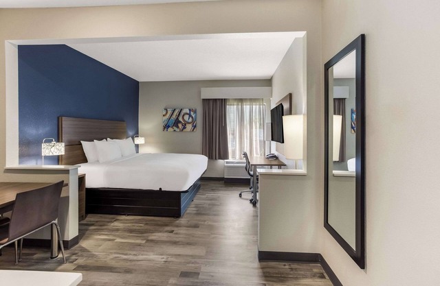 MainStay Suites Bourbonnais - Kankakee