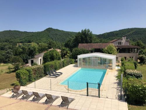 Maison accueillante à Saint-Géry avec piscine partagée