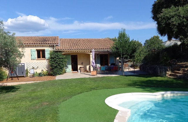 Maison Avec Grand Jardin et Piscine vue Sainte Victoire