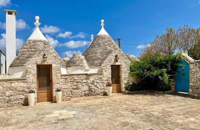 Maison Avec Piscine à Ostuni Entourée de Vignobles et de Trulli