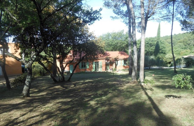 Maison Avec Piscine Dans le Parc du Luberon, Chemin de Randonnée à Proximité