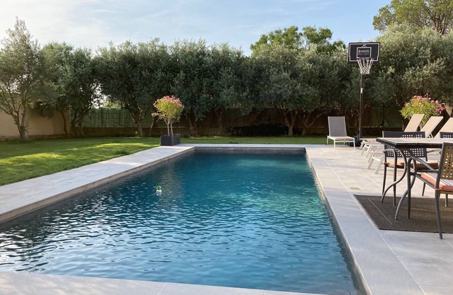 Maison Avec Piscine Pour vos Vacances Dans le Sud, au Calme