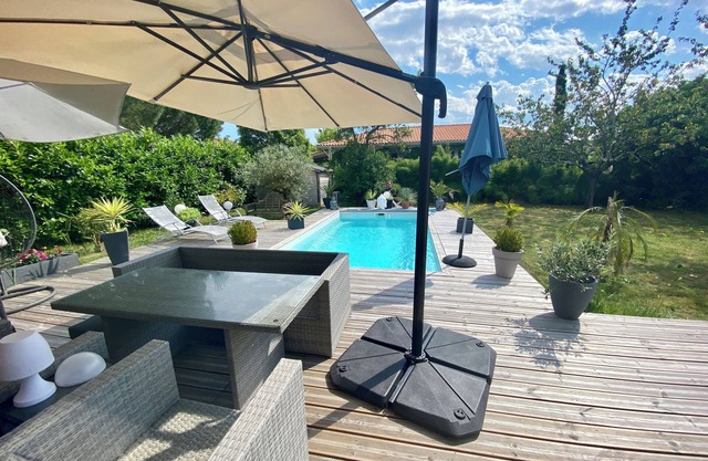 Maison Chaleureuse Avec Piscine Proche de Bordeaux