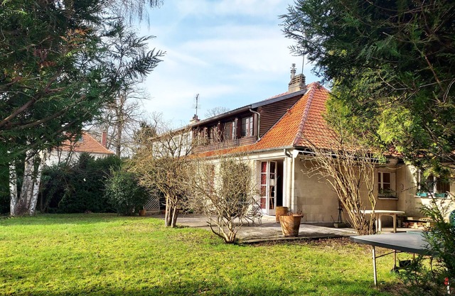 Maison Dans Parc Privé