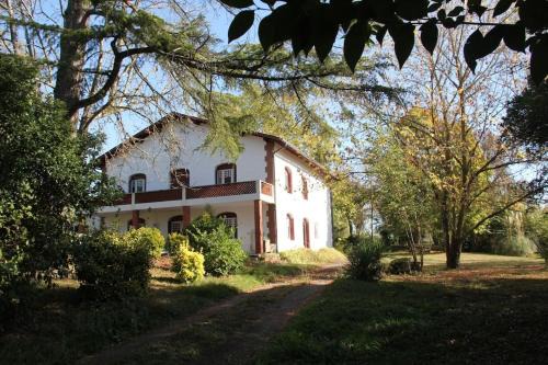 maison de campagne avec grand lac et park arboré